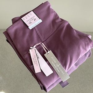 Victoria’s Secret - High Waist 27 in Flow On Point Leggings - Mauve - Size 2 NWT